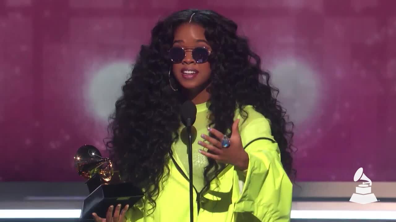 Watch H.E.R.’s Best R&B Album GRAMMY Win From 2019